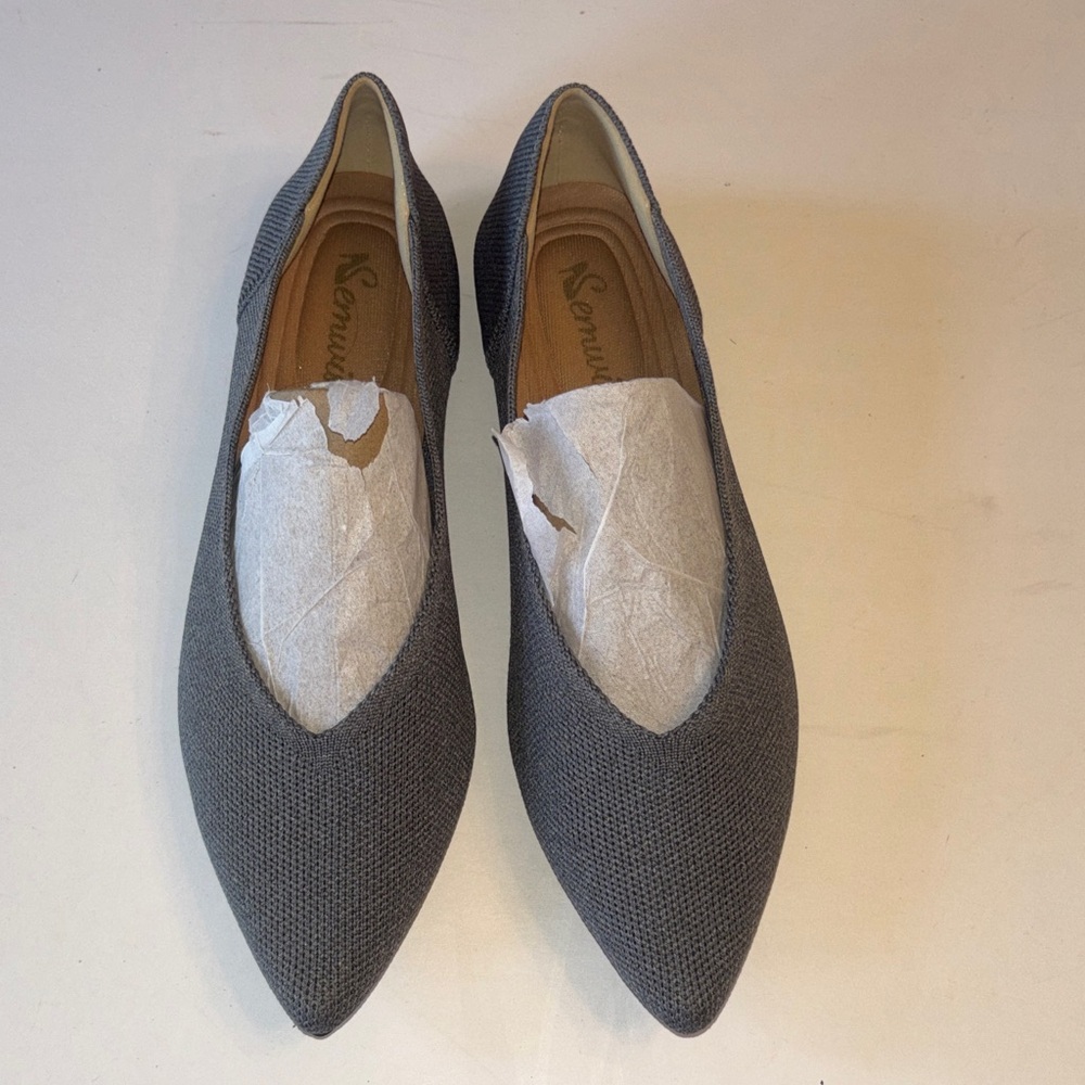 NEW Semwiss pointed toe knit ballet flats